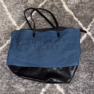 Victoria’s Secret’s tote bag
